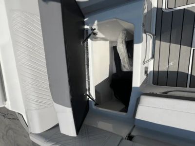 2025 Sea Ray SDX 270 - Photo 26