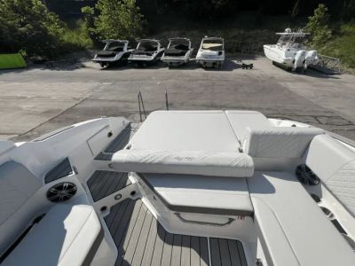 2025 Sea Ray SDX 270 - Photo 23