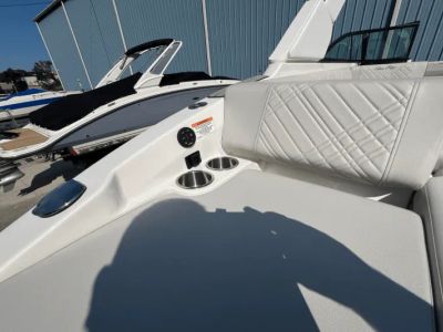 2025 Sea Ray SDX 270 - Photo 25