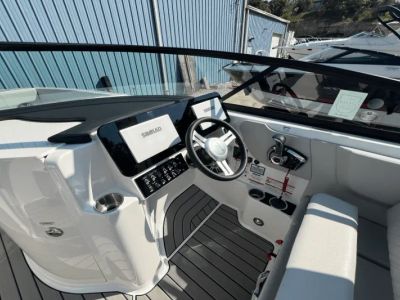 2025 Sea Ray SDX 270 - Photo 15