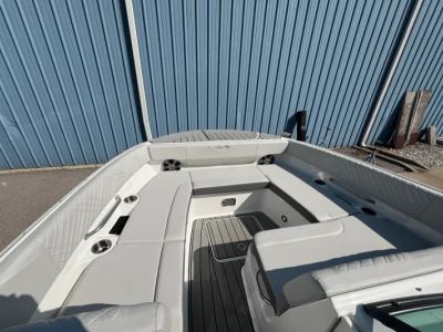 2025 Sea Ray SDX 270 - Photo 13