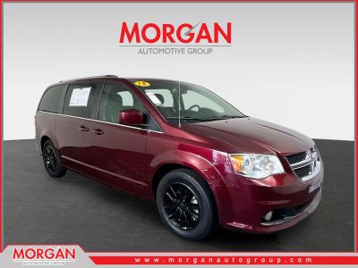 2018 Dodge Grand Caravan SXT in Octane Red Pearlcoat — front three-quarter view