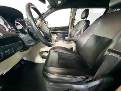 2018 Dodge Grand Caravan — photo 12 view