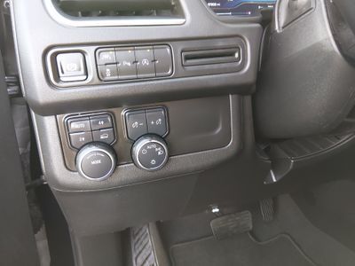 2024 Chevrolet Suburban - Photo 13