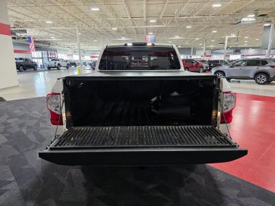 2017 Nissan Titan — detail view