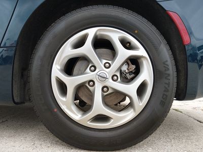 2023 Chrysler Pacifica — photo 10 view