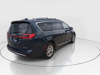 2023 Chrysler Pacifica — photo 7 view