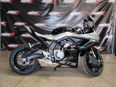 2026 CFMOTO 675SS — front three-quarter view