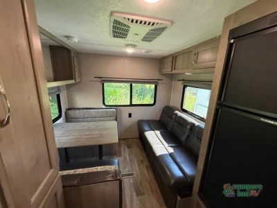 2019 Palomino Puma XLE Lite — photo 18 view