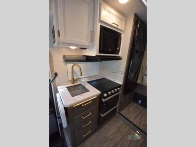 2024 Thor Motor Coach Four Winds — photo 34 view