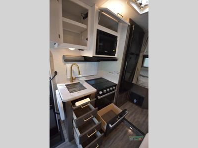 2024 Thor Motor Coach Four Winds — photo 35 view