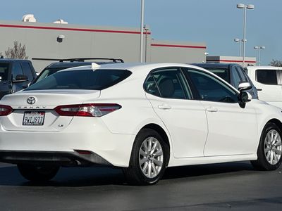 2019 Toyota Camry - Photo 2