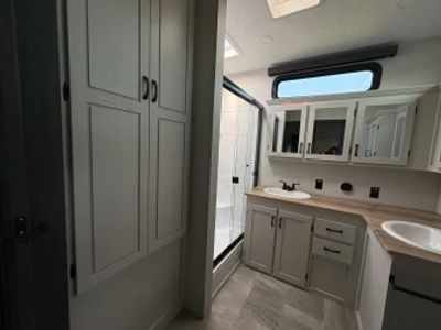 2025 Coachmen Brookstone - Photo 24