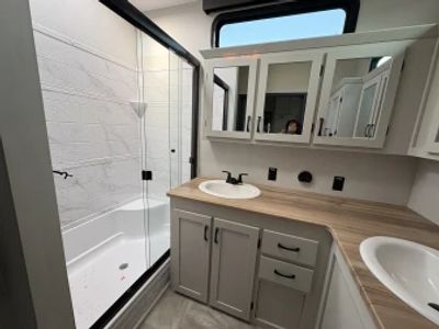 2025 Coachmen Brookstone - Photo 23