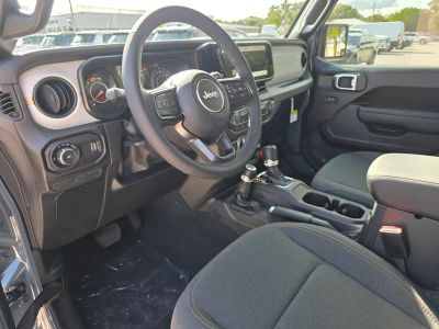 2026 Jeep Wrangler — photo 14 view