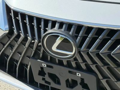 2024 Lexus ES — detail view