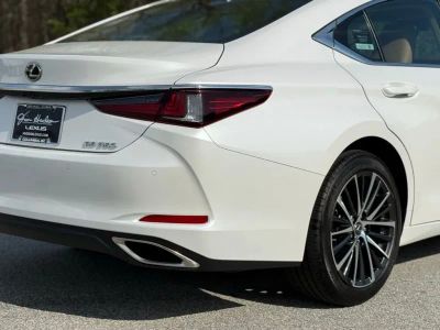 2024 Lexus ES — photo 13 view