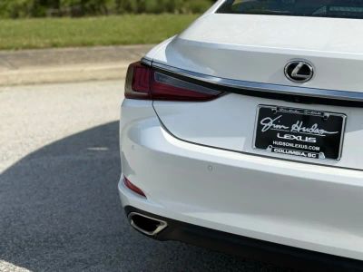 2024 Lexus ES — photo 12 view