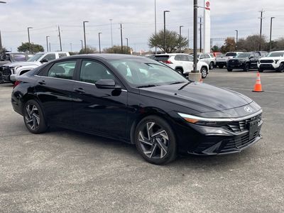 2025 Hyundai Elantra - Photo 3