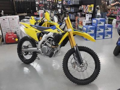 2026 Suzuki RM-Z450 — front three-quarter view