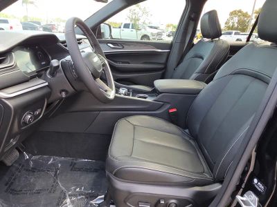 2026 Jeep Grand Cherokee — photo 13 view