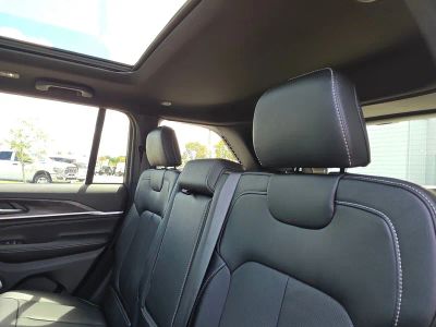 2026 Jeep Grand Cherokee — photo 7 view