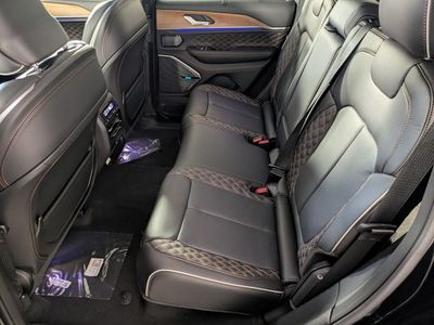 2025 Jeep Grand Cherokee - Photo 14
