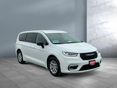 2024 Chrysler Pacifica - Photo 8