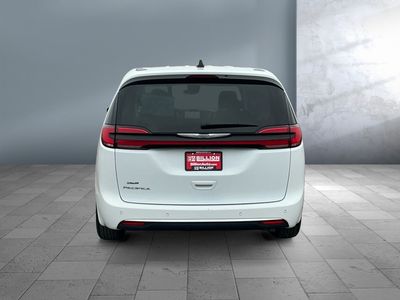 2024 Chrysler Pacifica - Photo 5