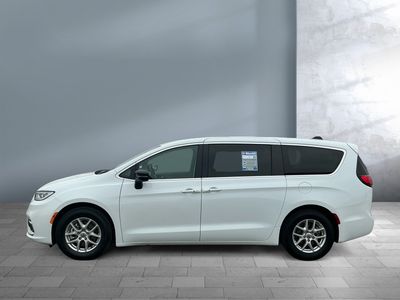 2024 Chrysler Pacifica - Photo 3