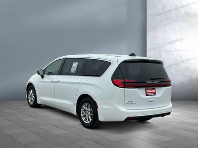 2024 Chrysler Pacifica - Photo 4