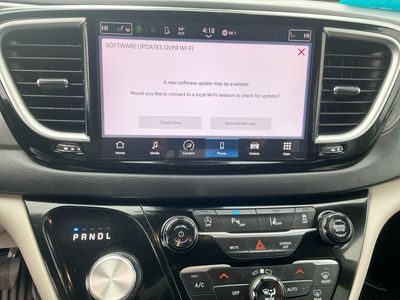 2024 Chrysler Pacifica - Photo 11