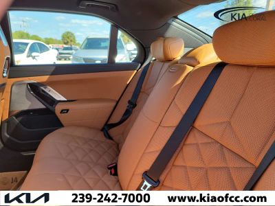 2025 BMW 7 Series — photo 16 view