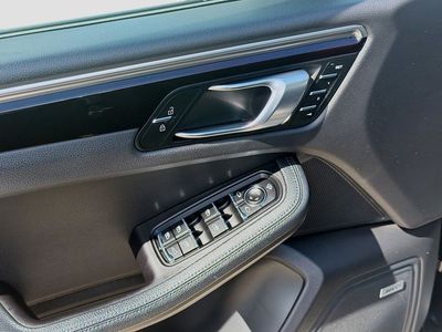 2023 Porsche Macan - Photo 14