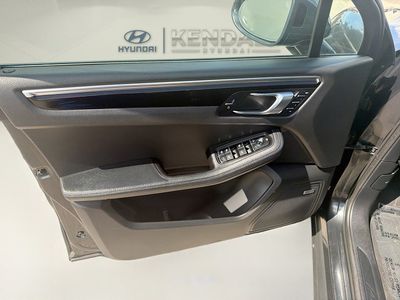 2023 Porsche Macan - Photo 17