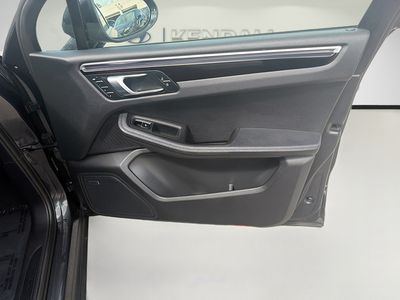 2023 Porsche Macan - Photo 31
