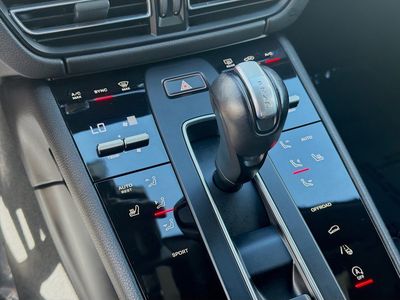 2023 Porsche Macan - Photo 12