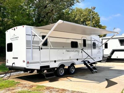 2026 Coachmen RV Freedom Express Ultra Lite - Photo 10