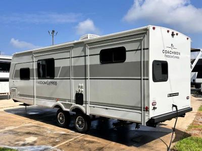 2026 Coachmen RV Freedom Express Ultra Lite - Photo 6