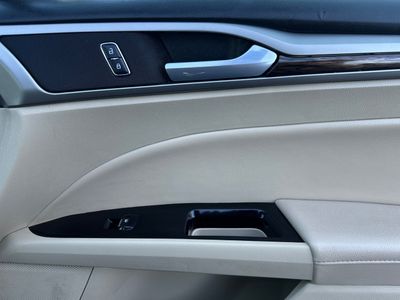 2016 Ford Fusion Energi - Photo 18
