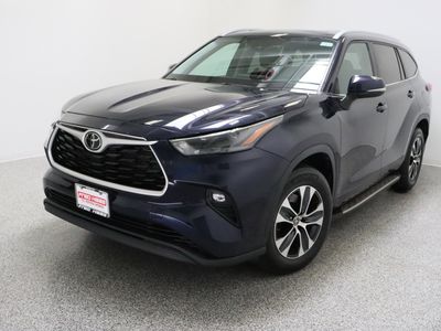 2023 Toyota Highlander FWD - Photo 2