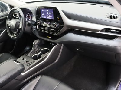 2023 Toyota Highlander FWD - Photo 40