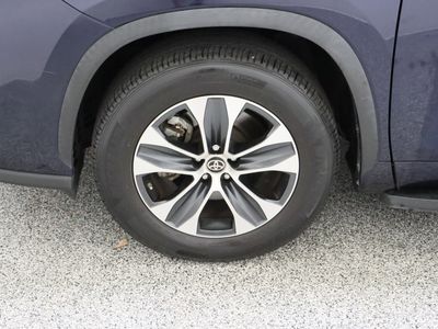 2023 Toyota Highlander FWD - Photo 11