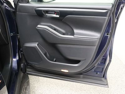 2023 Toyota Highlander FWD - Photo 39