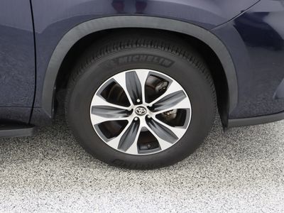 2023 Toyota Highlander FWD - Photo 5