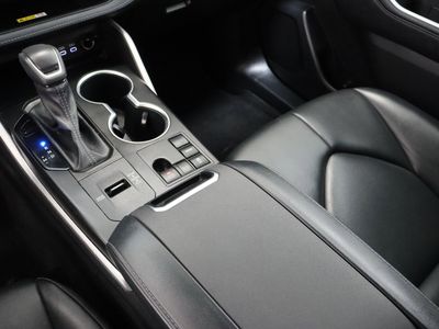 2023 Toyota Highlander FWD - Photo 17