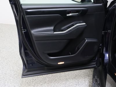 2023 Toyota Highlander FWD - Photo 12