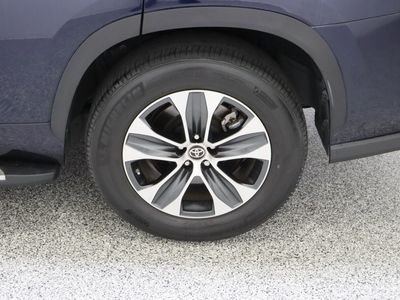 2023 Toyota Highlander FWD - Photo 10
