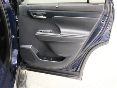 2023 Toyota Highlander FWD - Photo 37