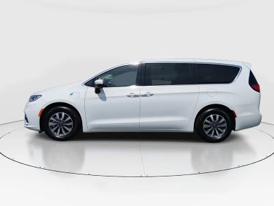 2023 Chrysler Pacifica — interior view